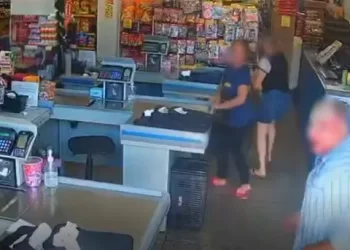 Veja momento em que pai é morto com golpes de facão pelo próprio filho em Araucária; imagens fortes