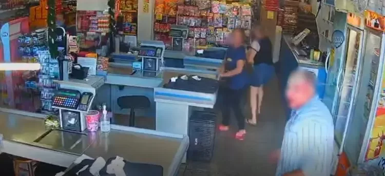 Veja momento em que pai é morto com golpes de facão pelo próprio filho em Araucária; imagens fortes