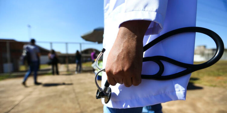 Programa Médicos pelo Brasil encerra inscrições neste domingo