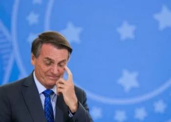 Bolsonaro critica “canalhas” que querem cercear liberdade das mídias