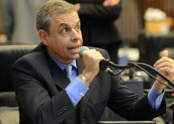 Em guerra santa, Missionário Arruda se enrola nas vacinas