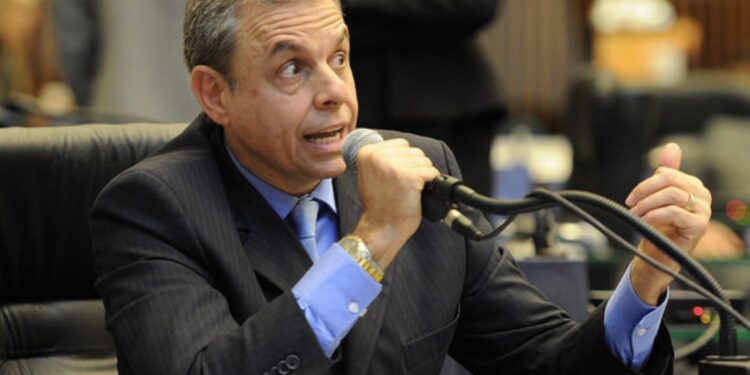 Em guerra santa, Missionário Arruda se enrola nas vacinas