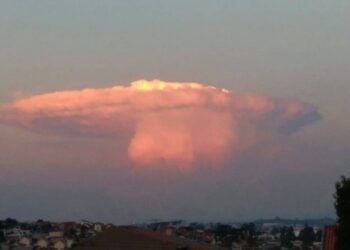 Nuvem “Disco Voador” chama atenção em Curitiba. Entenda o fenômeno!