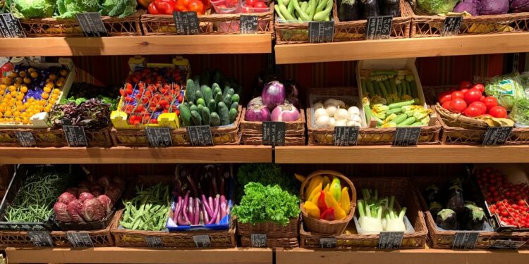 Orgânicos estão 30% mais caros que alimentos convencionais nas feiras do Paraná; confira preços