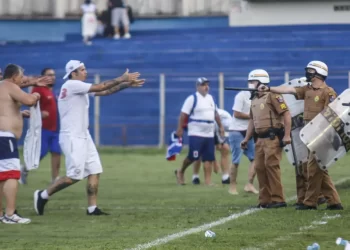 Após selvageria na Vila, Paraná pode perder até dez mandos e levar multa de R$ 200 mil