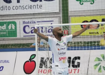 Duelo de campeões da Liga Nacional de Futsal termina com vitória do Pato em Cascavel