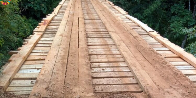 Reforma da ponte de divisa dos Municípios na comunidade Marrequinha em Pitanga