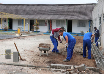 Ações do Paraná que estimulam trabalho e renda dos presos são destaques em coletânea nacional