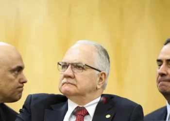 O PREPOTENTE, O DISSIMULADO E O EGÓLATRA