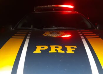 Caminhoneiro sob efeito de cocaína foge por 100 km, mas acaba preso pela PRF