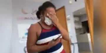 Vídeo: professora chora e pula ao ver alunos passarem no vestibular