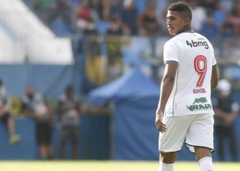 Raniel, ex-São Paulo e Santos, relembra abuso de álcool, drogas e drama pessoal