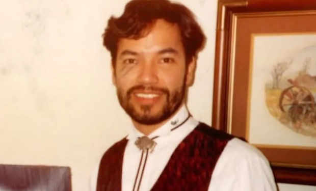 EX-BANCÁRIO GASTA MAIS DE R$ 300 MIL PARA VIRAR UM RÉPTIL; VEJA O DEPOIS