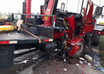 Acidente entre Arapongas e Rolândia envolve três caminhões