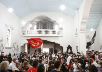 Bolsonaro critica invasão de igreja em Curitiba e aciona ministérios para acompanhar o caso