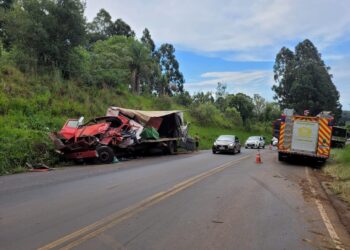 Acidente entre caminhões deixa um morto na PR-170, em Guarapuava, diz Corpo de Bombeiros