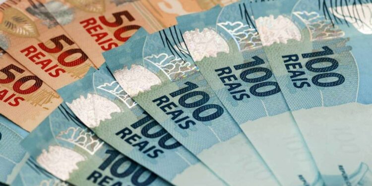 Salário mínimo ideal deveria ser de R$ 5.997,14, aponta pesquisa do Dieese