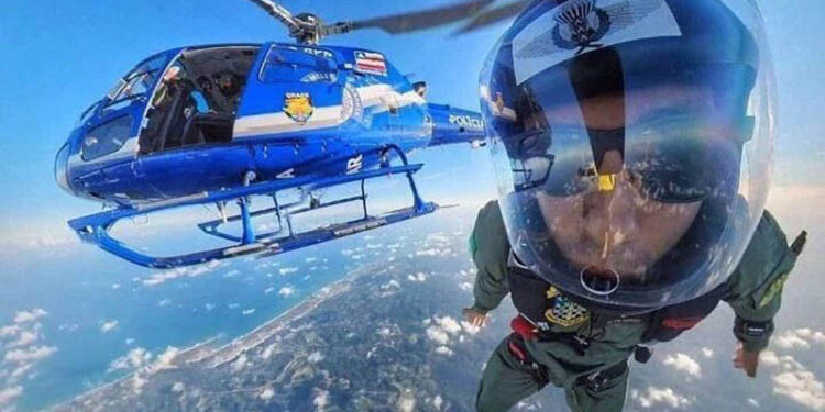 Policiais militares do Paraná participam de simpósio sobre salto livre operacional na Bahia