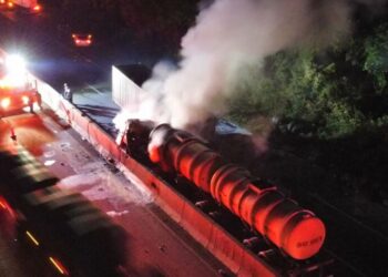 Acidente com cinco veículos na BR-277 tem carreta de óleo vegetal em chamas, carro destruído e duas mortes