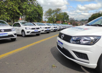 Saúde entrega 26 veículos para região de Telêmaco Borba e libera R$ 3,9 milhões em investimentos
