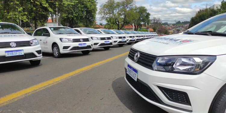 Saúde entrega 26 veículos para região de Telêmaco Borba e libera R$ 3,9 milhões em investimentos