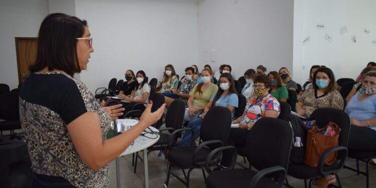 SEMEC realiza capacitação de professores com o foco em alfabetização