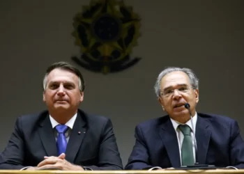 Servidores aposentados reagem a reajuste de benefícios em vez de salários