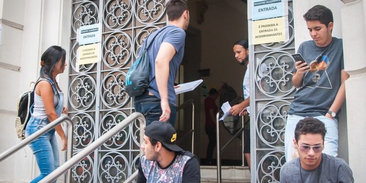 Resultado do Sisu 2022 sai nesta terça-feira (22); universidades do Paraná têm mais de 10 mil vagas