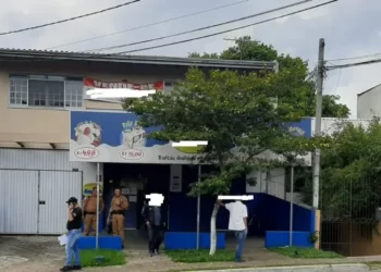 Neto é morto a tiros dentro de sorveteria em Curitiba; revoltado, avô persegue e atropela suspeito que termina preso