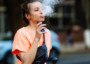 Cigarro eletrônico não trata tabagismo e ainda traz riscos graves à saúde