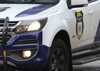 Tarado é pego com seis celulares e 50 pen drives com fotos de mulheres em ônibus de Curitiba