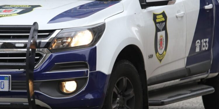 Tarado é pego com seis celulares e 50 pen drives com fotos de mulheres em ônibus de Curitiba