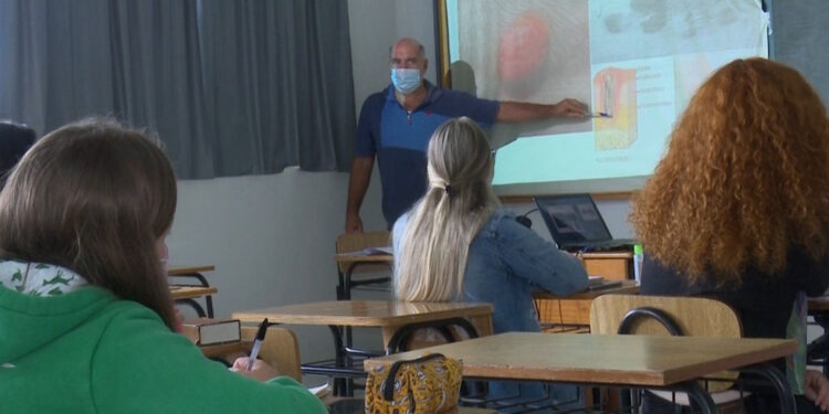 Alunos e professores aprovam retomada das atividades presenciais da Unicentro