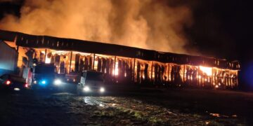 Incêndio de grandes proporções atinge fábrica de maçãs em Vacaria