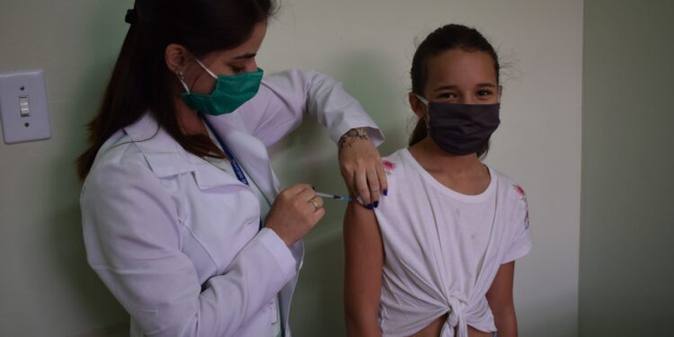 Aplicação da vacina contra a Covid-19 inicia às 13h nesta segunda-feira (07) em Guarapuava