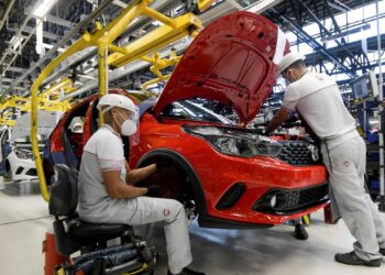 No pior janeiro em 19 anos, produção de veículos cai 27,4%, mostra Anfavea