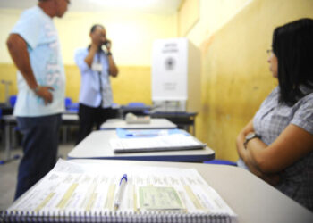 Número de jovens com menos de 18 anos que tiraram título de eleitor cai drasticamente no Paraná
