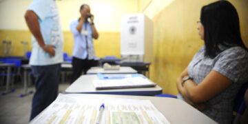 Número de jovens com menos de 18 anos que tiraram título de eleitor cai drasticamente no Paraná