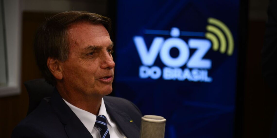 Presidente Bolsonaro fala sobre Auxílio Brasil e prioridades para 2022