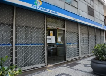 Governo decide antecipar 13º de aposentados e pensionistas do INSS para abril e maio