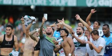 Coritiba inicia final do Paranaense contra o Maringá; escalações, horário e onde assistir