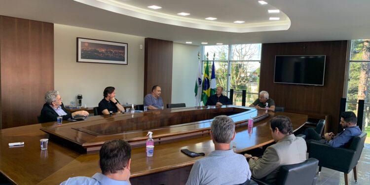 Prefeito Celso Góes se reúne com representantes da Igreja Comunidade Vida para conhecer o projeto de refugiados