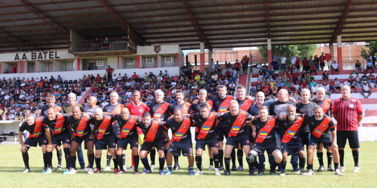 Com a presença do técnico multicampeão Cuca, torcida prestigia time do Batel