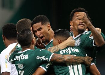 Palmeiras vence Bragantino no Paulista e faz nona final com Abel