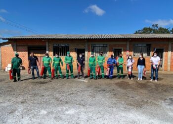 Funcionários da SURG recebem treinamento para uso de extintores