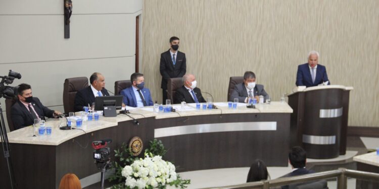 Vereadores são favoráveis a investimentos na pista de atletismo municipal