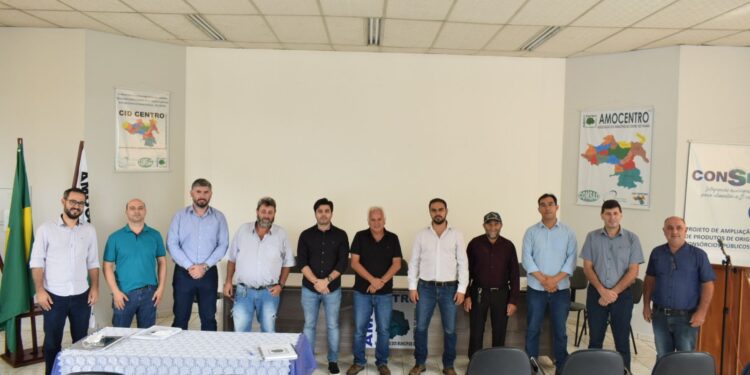 Prefeito de Pitanga continua como presidente da AMOCENTRO