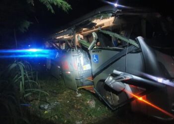 Acidente com micro-ônibus deixa 24 pessoas feridas, diz AMS