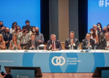 Presidente da Argentina prepara projeto para controle de redes sociais