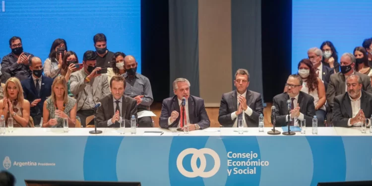 Presidente da Argentina prepara projeto para controle de redes sociais